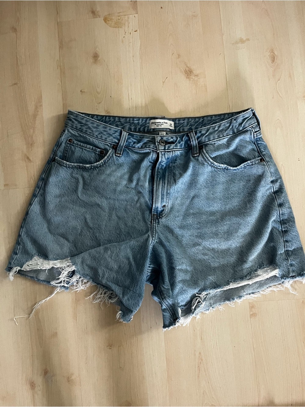 Abercrombie & Fitch Curve Love Loose Short High Rise Distressed Light Wash 32